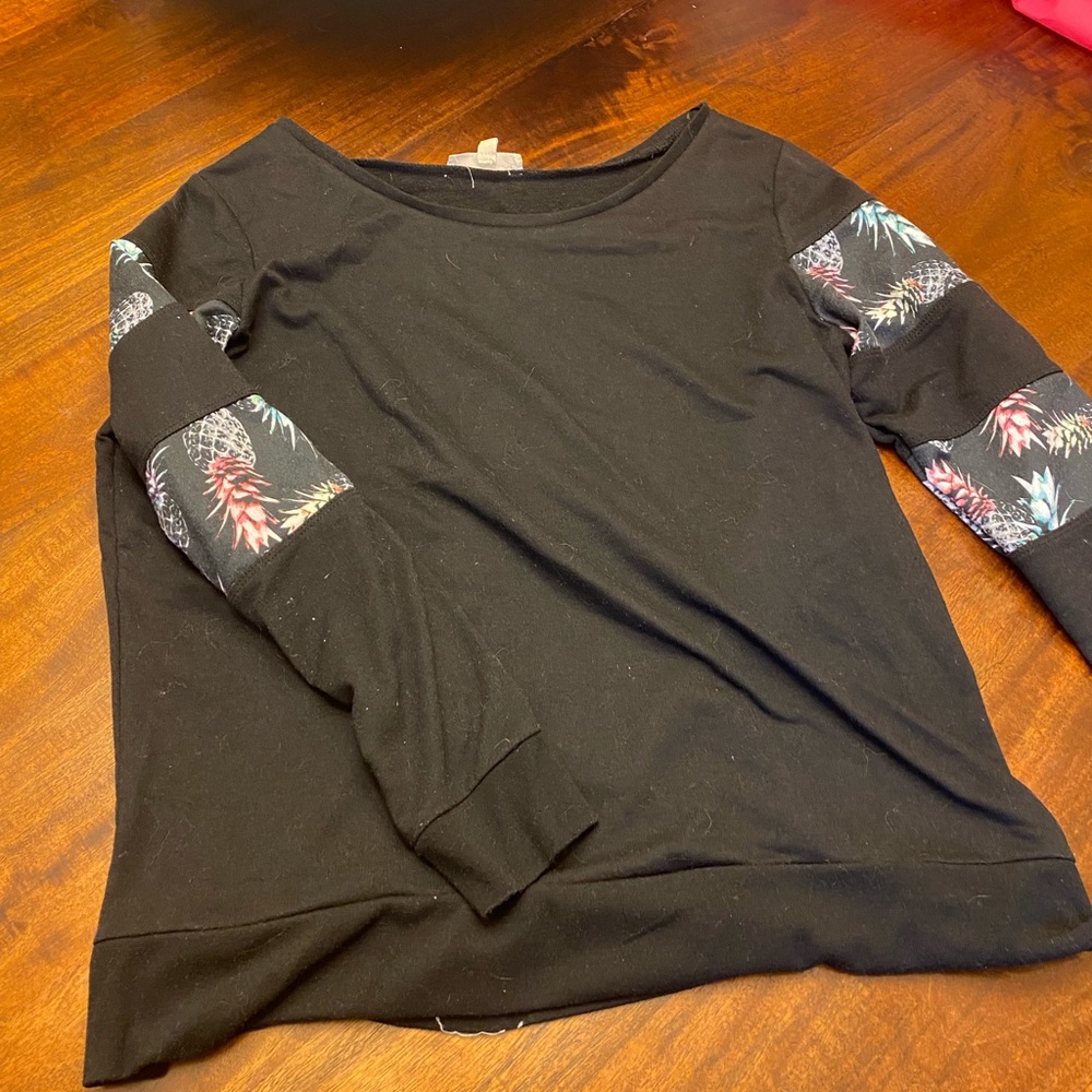 Black long sleeve pullover